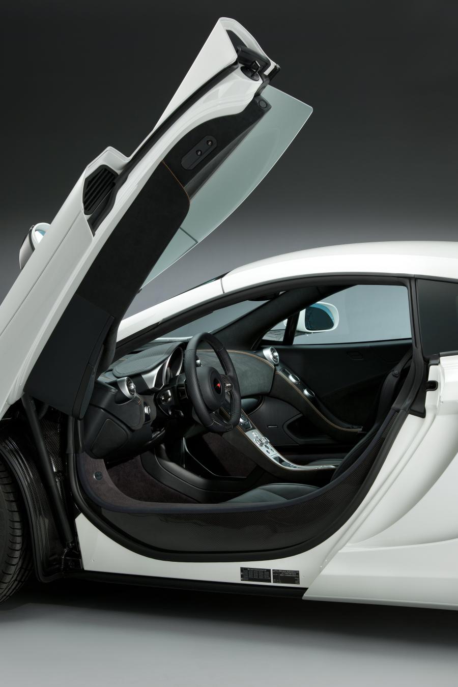  McLaren MP4-12C White Edition 2011 года  (фото 10 из 26)